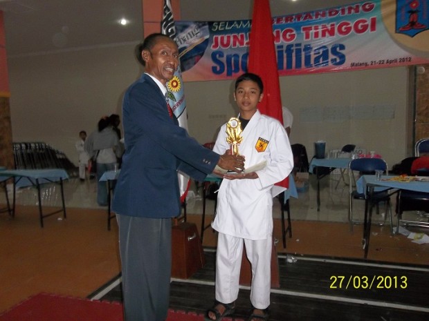 Ananda Buhanuddin Juara 2 karate se-Malang raya tahun 2012